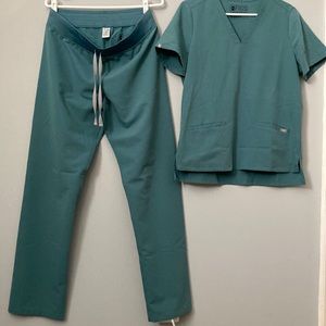 Figs scrub set. Medium/medium tall to pocket top and standard pant. Soft teal